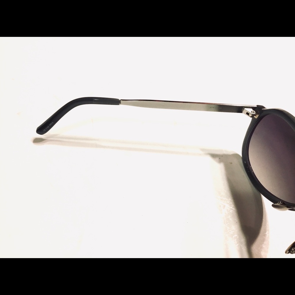 Linda Farrow Luxe 104 Sunglasses - Picture 5 of 7